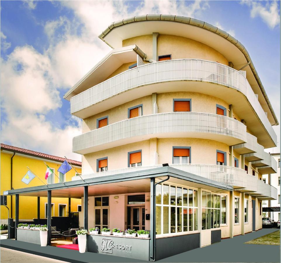 Hotel Hc Resort Lignano Lignano Sabbiadoro Buitenkant foto